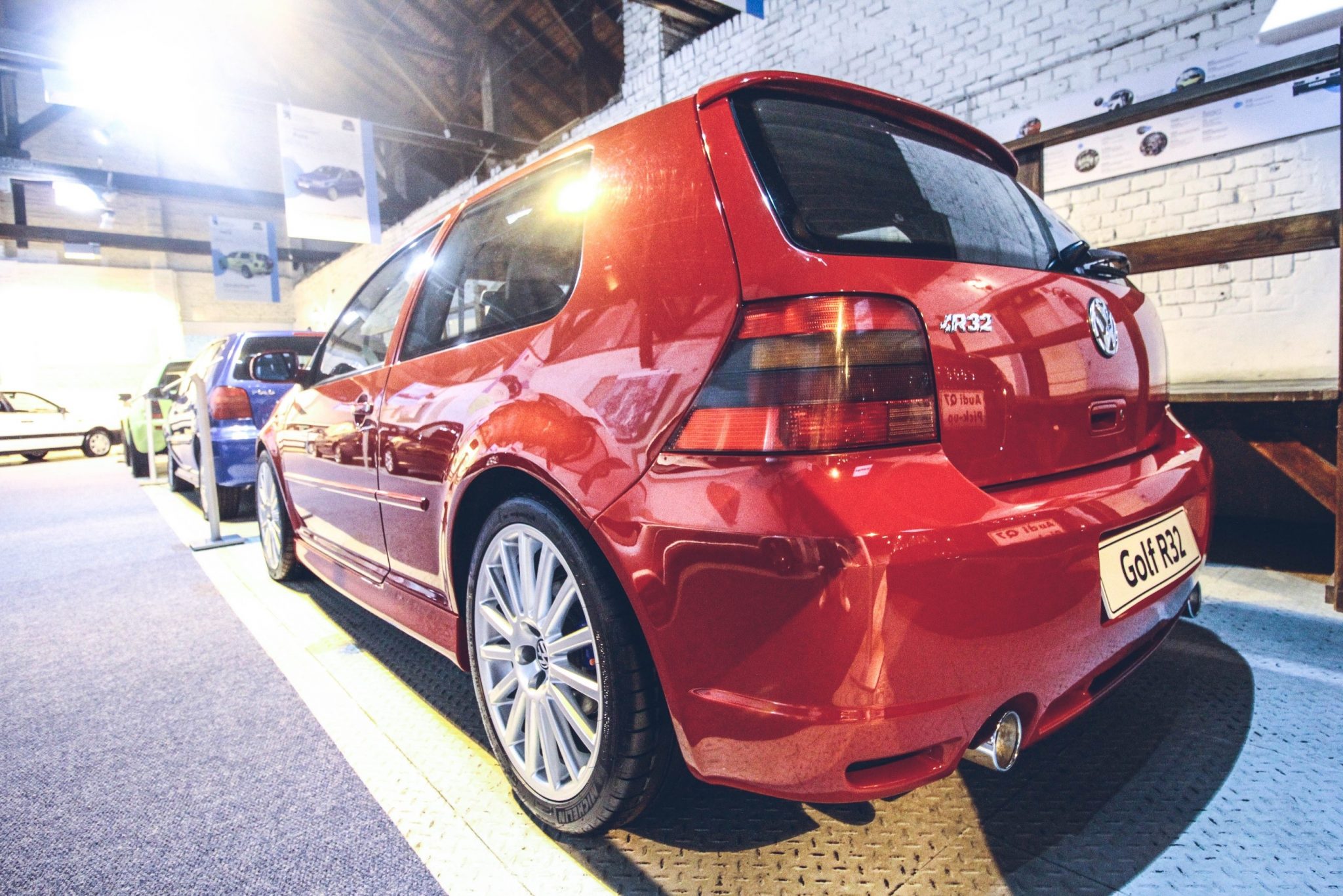 r32 team transport