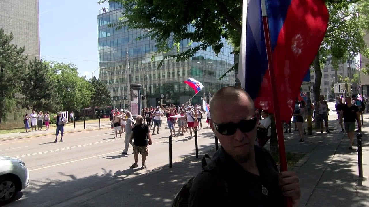 Protest pred prezidentským palácom