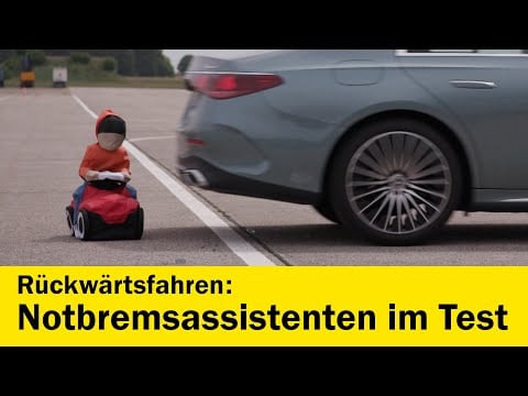 Notbremssysteme für Rückwärtsfahrten im Test | ÖAMTC