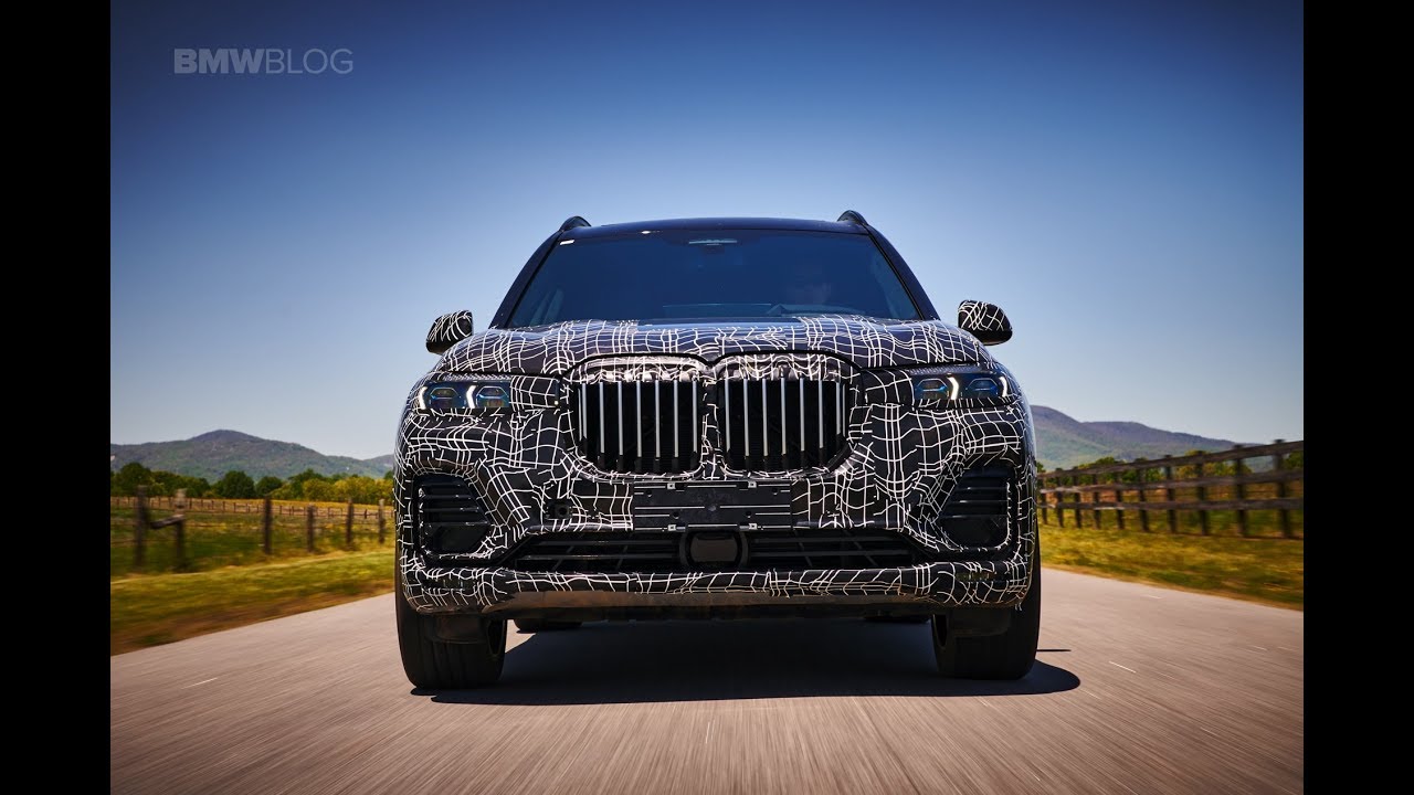 See the new BMW X7 prototype in motion
