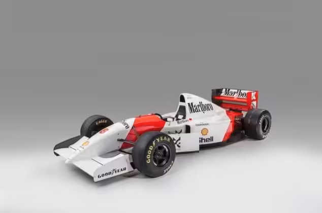 Ecclestone k&uacute;pil monopost, na ktorom jazdil Ayrton Senna.