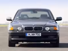 Ako si splniť chlapčenský sen? Toto sú tie najlacnejšie V12 na trhu najlacnejšie V12