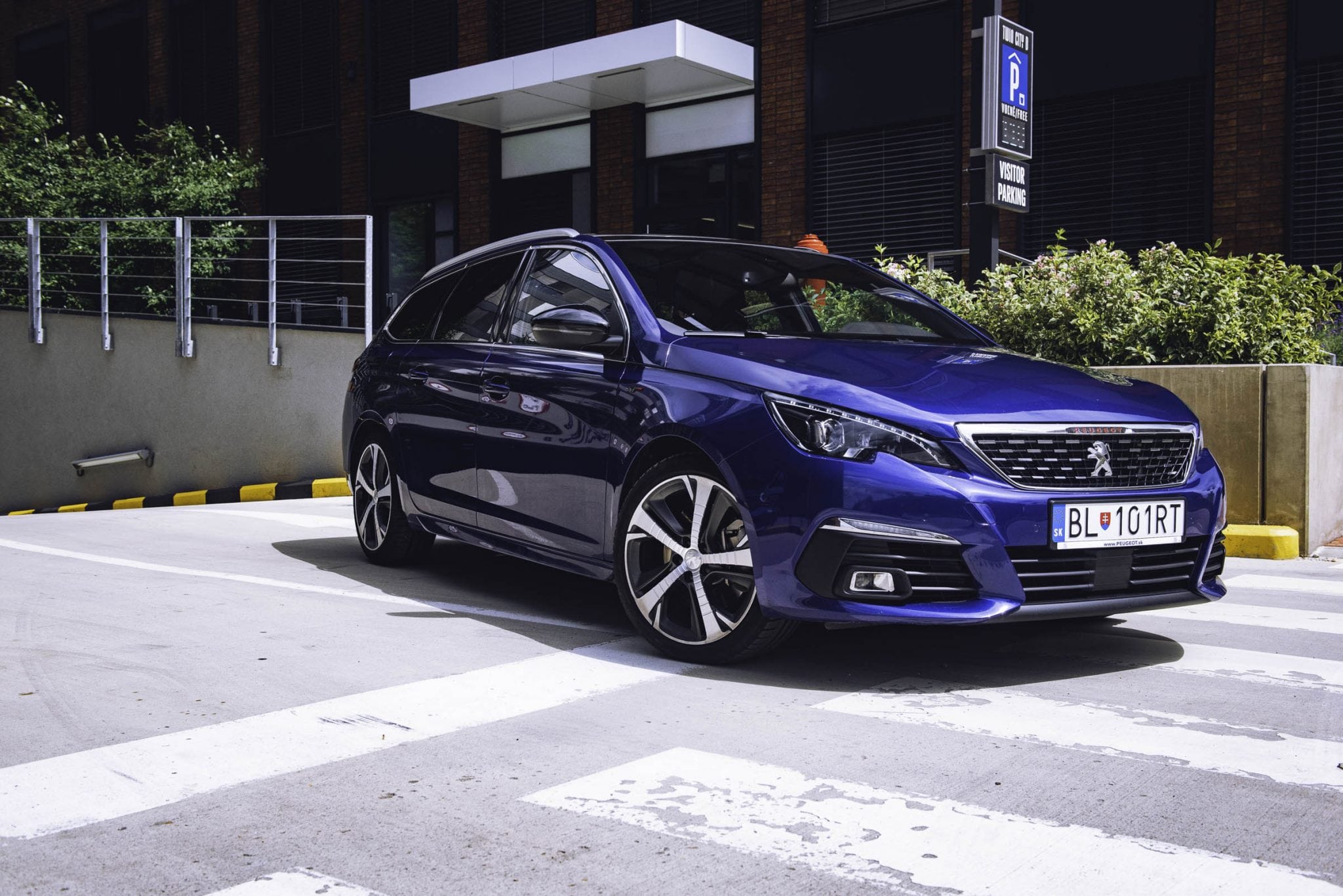 Test Peugeot 308 SW GT 2.0 BlueHDi: Ponúkne 400 Nm no zvuk z reproduktorov...