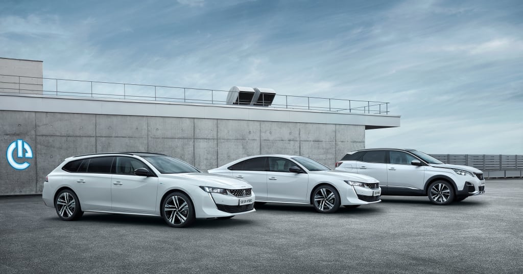 Peugeot predstavil nové plug-in hybridné ústrojenstvo. Čo prinesie skratka Hybrid4?