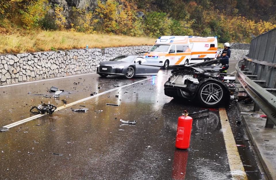 Audi R8 sa rozletelo na dve polovice. Zázrakom vystúpil vodič bez zranení!