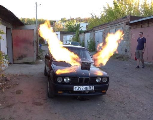 BMW radu 3 E30 s prúdovým motorom? Rusko je predsa krajina neobmedzených možností