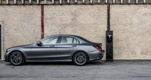 Mercedes-Benz predstavuje plug-in hybrid v nečakanej kombinácii s dieselovým agregátom