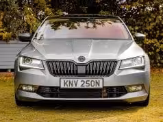 Dokonalý sleeper? Tento upravený Superb má rovnaký výkon, ako predošlé BMW M5!