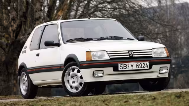 Peugeot 205 GTI Back in time: Peugeot 205. Auto na mestské cesty, ale aj na rally