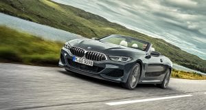 BMW radu 8 Cabrio. Takto vyzerá vietor vo vlasoch po mníchovsky