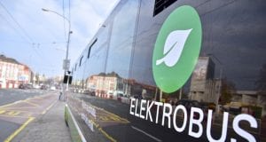 Elektrobus brázdi ulice hlavného mesta!