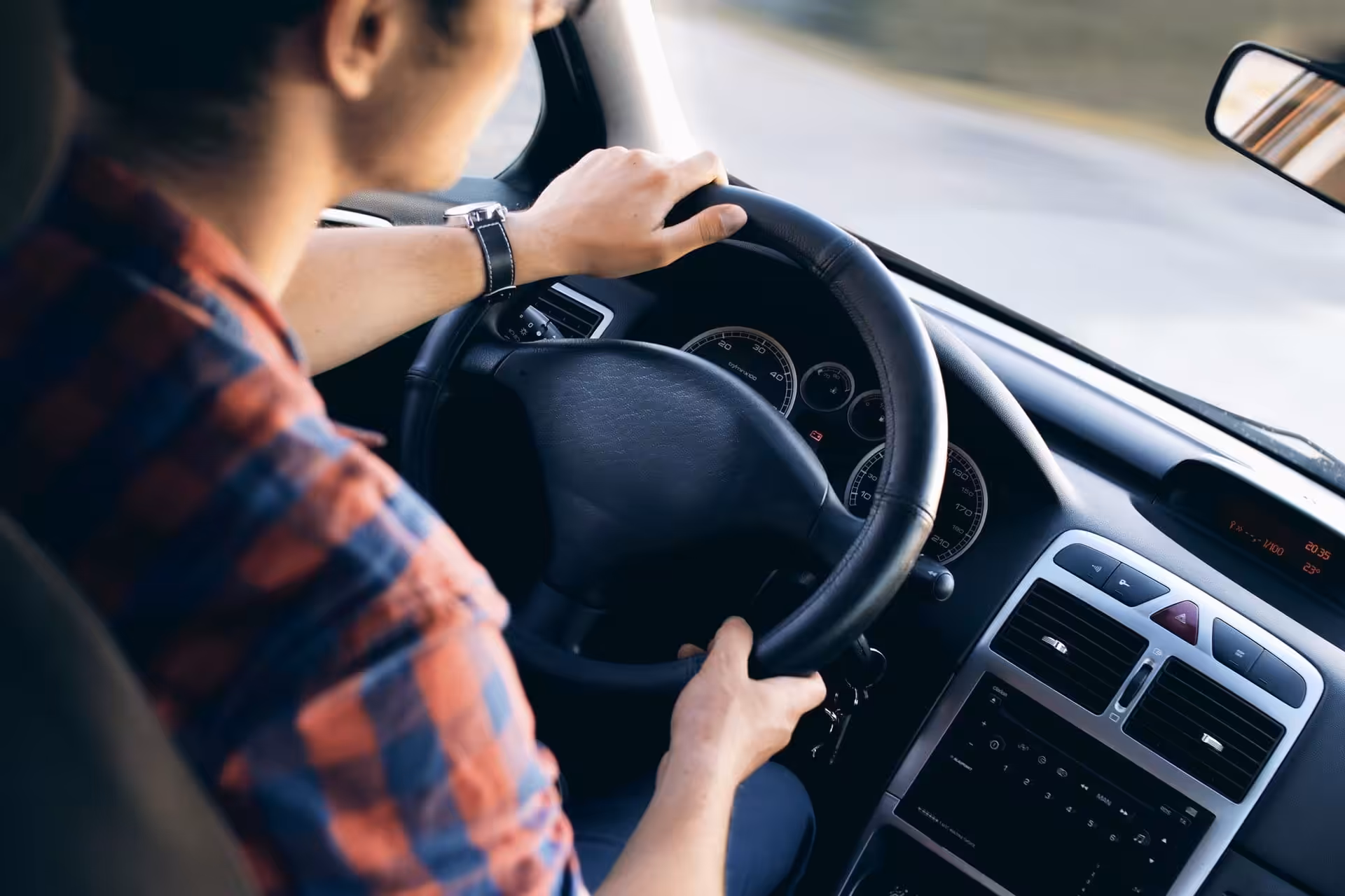 Podľa českého prieskumu až 71 % vodičov jazdí, akoby boli pod vplyvom návykových látok!