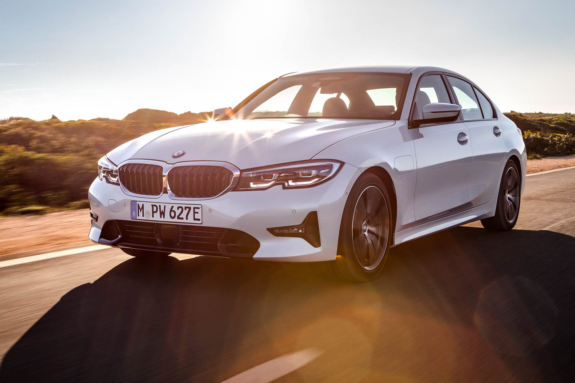 BMW 330e: Nová trojka prichádza aj ako plug-in hybrid