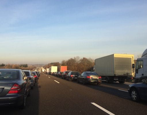 Nemci sprísňujú pokuty za núdzový pruh. Čo robiť v prípade kolóny na diaľnici?