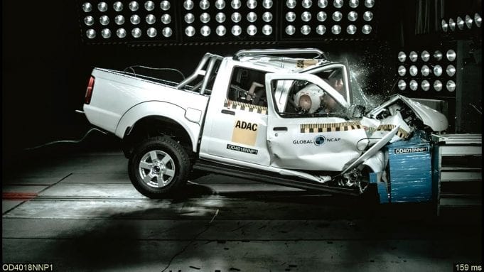 Najhorší crashtest v moderných dejinách? Nissan NP300 Hardbody dostal 0 hviezd!