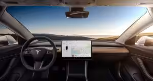 Takto Tesla oklamala policajta: Pán vodič, odložte ten počítač!