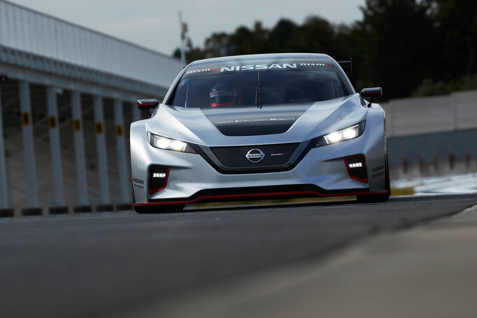 Nissan LEAF NISMO RC track