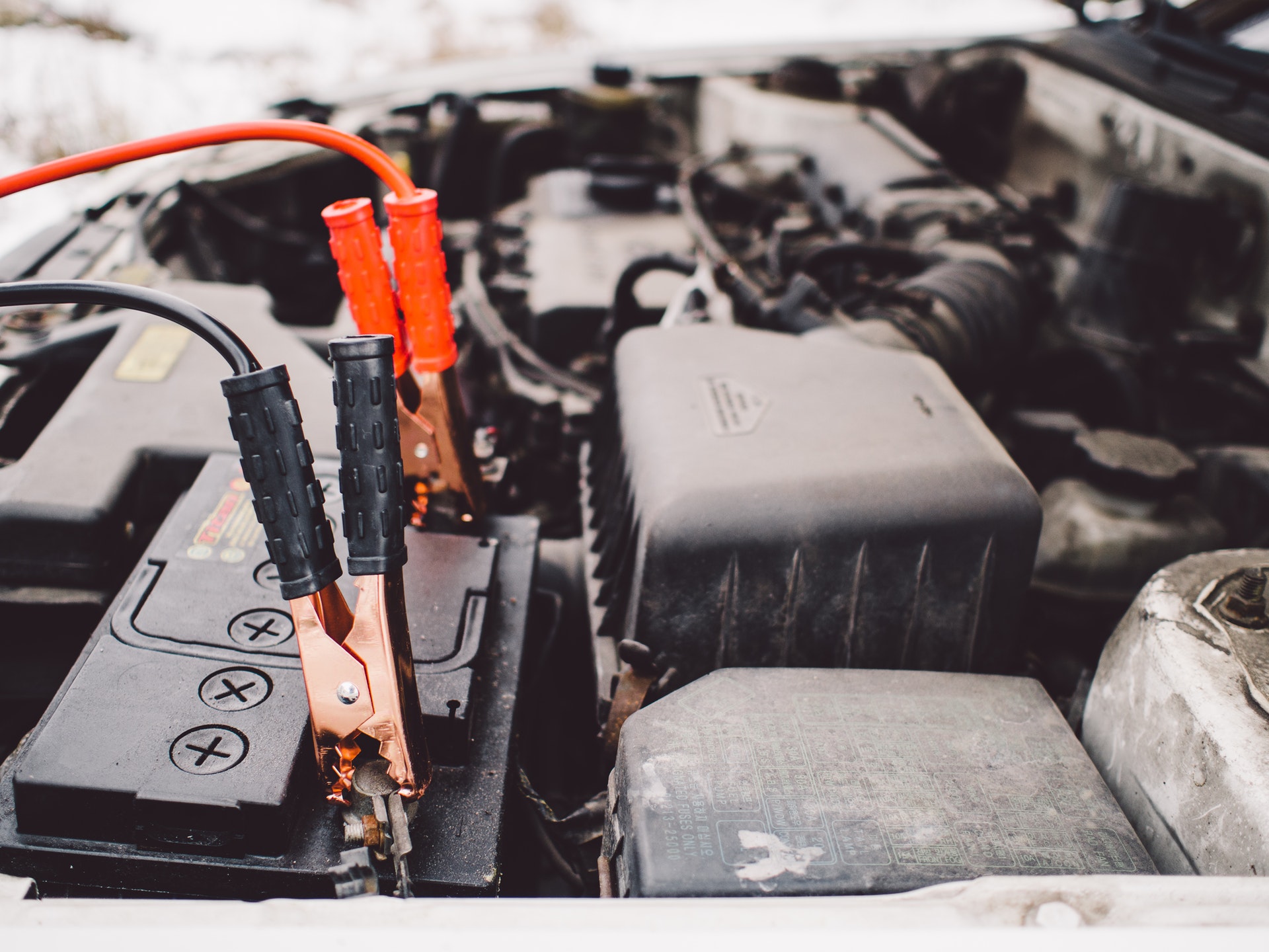 Ako sa starať o autobatériu v zime?