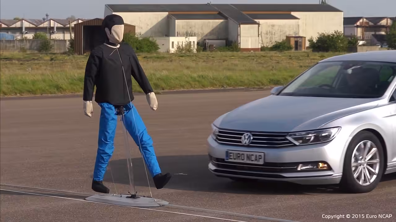 Povinná výbava podľa EÚ: Auto bez autonómneho brzdenia si už nekúpime