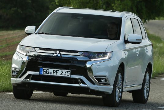 Najpredávanejší plug-in hybrid v Európe, Mitsubishi Outlander PHEV, prichádza s vylepšeniami
