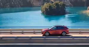 Svetlo sveta uzrel nový Ford Kuga. Čo okrem nového dizajnu prináša? Správne, elektrifikáciu! Nový Ford Kuga bol predstavený...