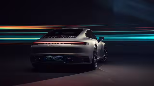 Porsche_911_Carrera_4S_2019_Back_view_557798_3840x2160