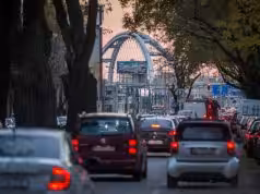 V zahraničí vodičom bez PZP hrozí basa, u nás im ani nemá kto posielať pokuty