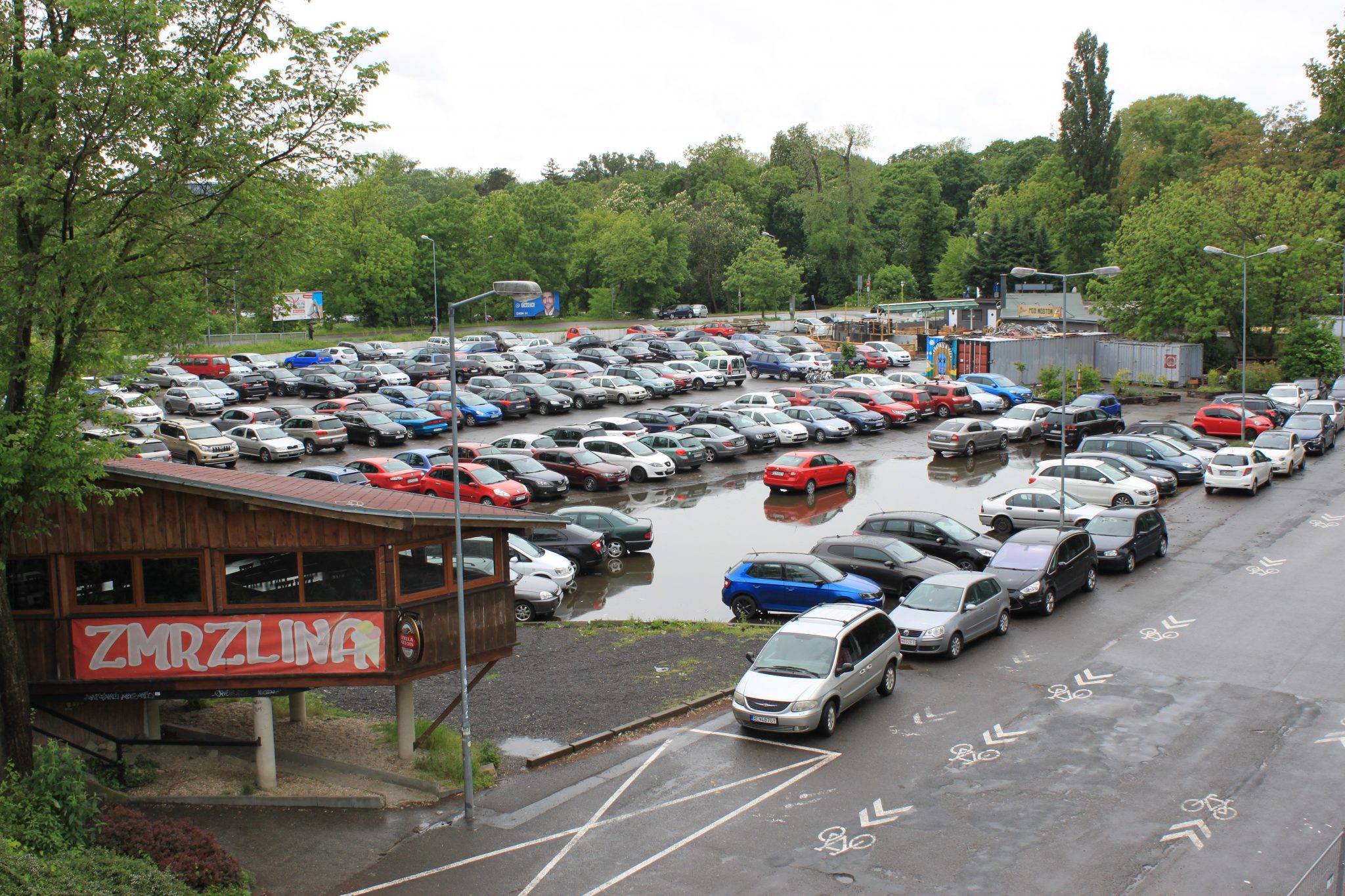 Hlavné mesto chce vypudiť osobné automobily, prvoradí budú chodci