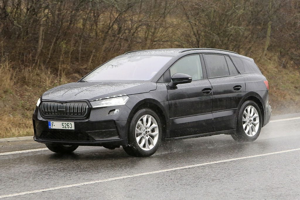 škoda enyaq spy photo