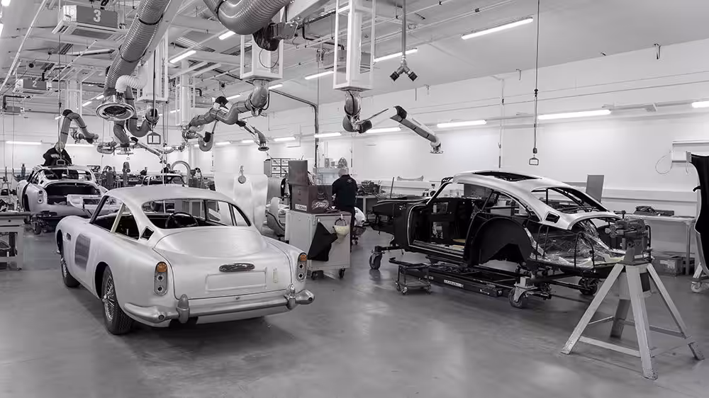 Aston Martin vyrába 25 replík Bondovej DB5 z roku 1964