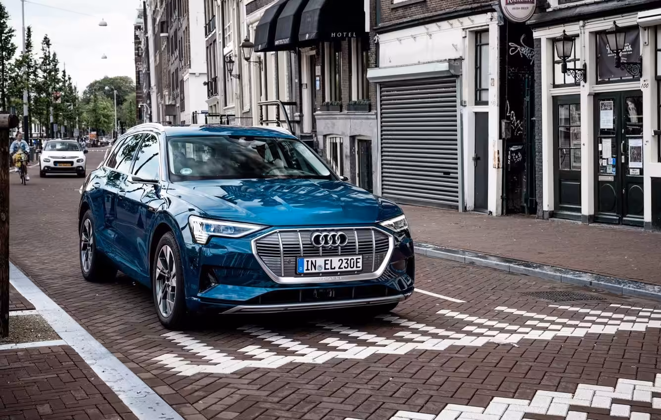 Projektor namiesto svetiel – nonsens? V Audi sú plne k dispozícii!