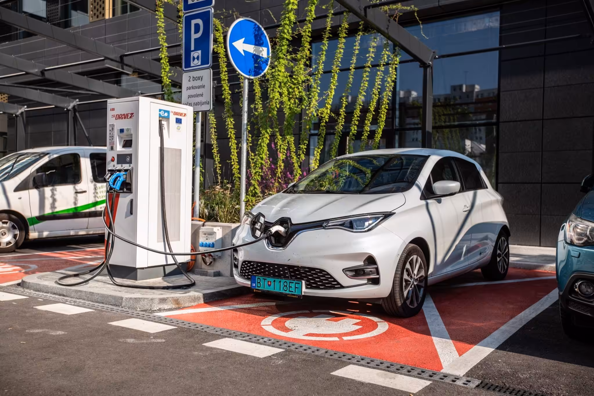 Renault dosiahol svoje ciele, teraz budú predávať emisné kupóny