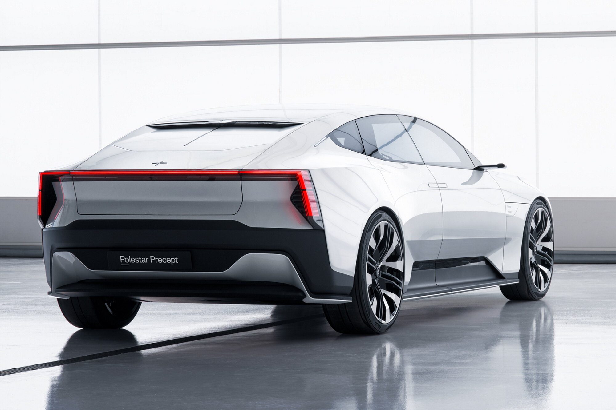 Dcérska spoločnosť Volvo uvádza na trh elektrický sedan Precept