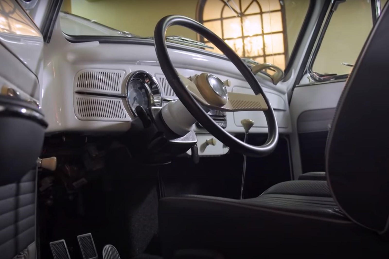 Zoznámte sa s VW Beetle, ktorý je väčší ako Hummer a má V8
