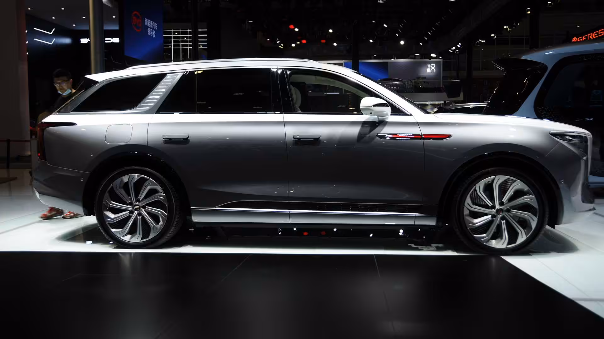 Číňania útočia na luxusný segment elektrickým klonom Rolls-Royce Cullinan