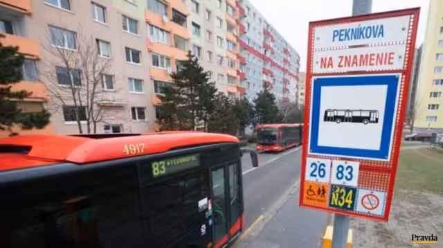 mhd-zastavka-na-znamenie-doprava-autobus-clanokW