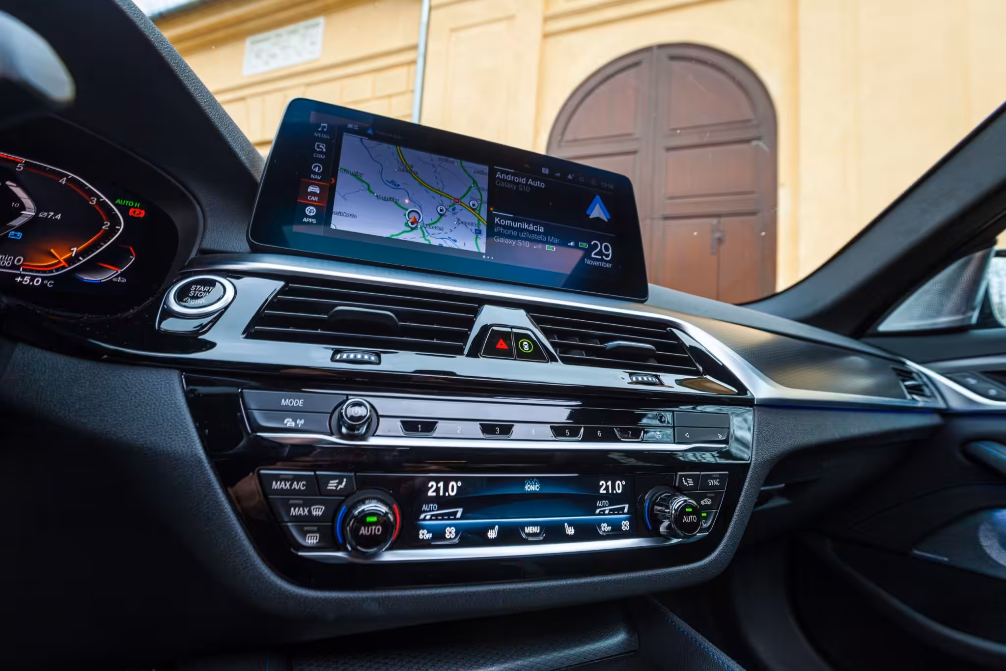 TEST BMW 540d xDrive, tradičný sedan s najkrajším interiérom v segmente?