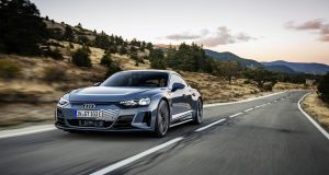 Audi e-tron GT oficiálne: Stovka za 3,3 sekundy a dojazd takmer 500 km