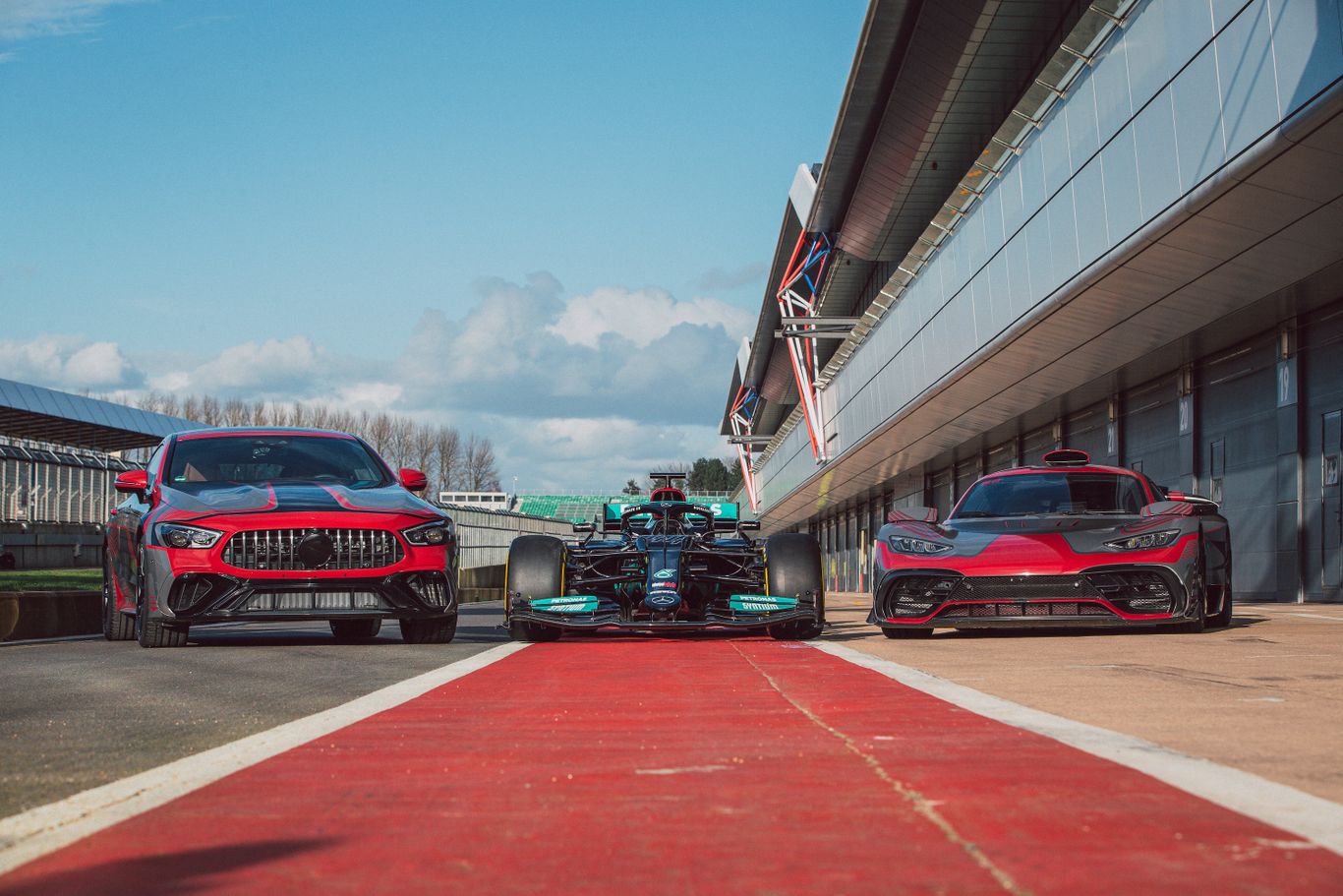 Mercedes-AMG GT 73 E-Performance: 800+ koní, ale V12 nečakajte