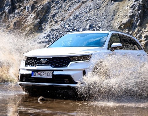 TEST KIA Sorento 1,6 T-GDi HEV, sedemmiestny hybrid s americkým nádychom kia sorento