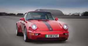 Porsche 964 Restomod má 500 koní, no pod kapotou ukrýva prekvapenie