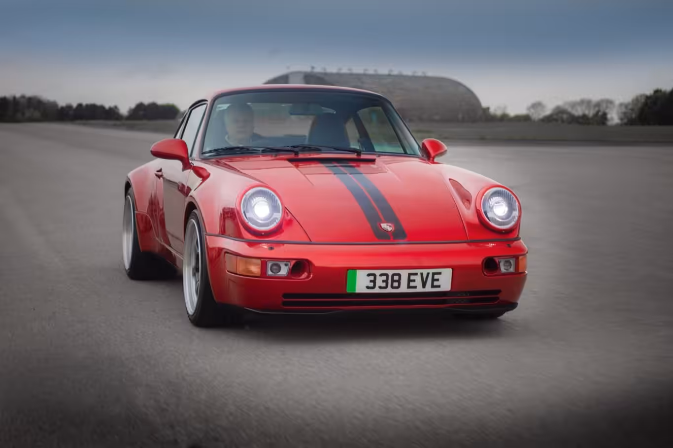 Porsche 964 Restomod má 500 koní, no pod kapotou ukrýva prekvapenie