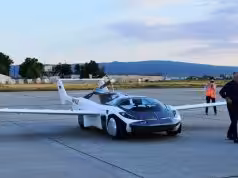 Lietajúce auto zo Slovenska má za sebou prvú zaťažkávaciu skúšku. Let z Nitry do Bratislavy sa podaril