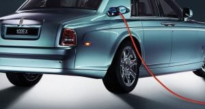 Rolls Royce elektromobil bude čoskoro realitou. Má sa volať "tichý tieň"