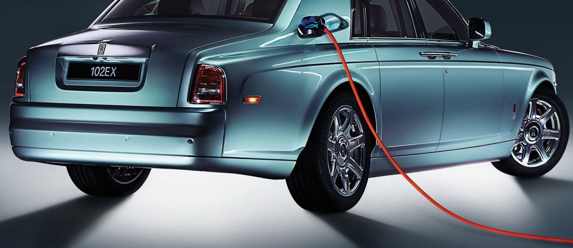 Rolls Royce elektromobil bude čoskoro realitou. Má sa volať "tichý tieň"