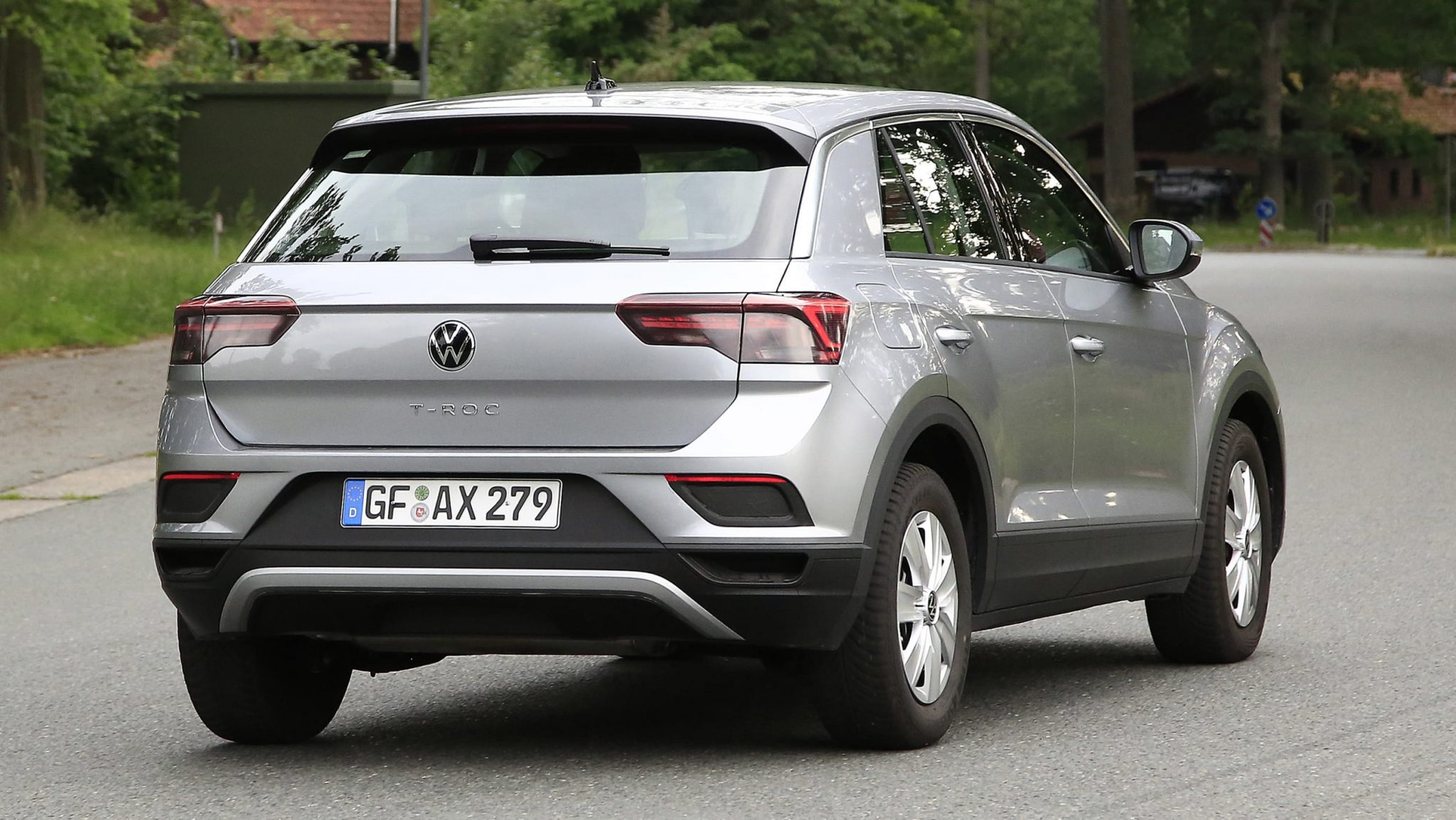 Facelift Volkswagen T-Roc takmer odhalený, na trh príde budúci rok