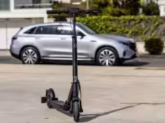 TEST Mercedes-Benz E-Scooter. Už to nie je iba o autách