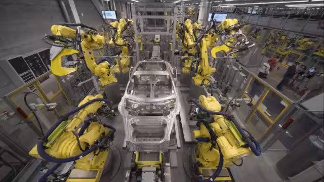 2022_Paint_To_Sample_Gold_992_GT3_Production_Line_004.jpeg Porsche