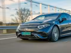 Mercedes chystá radikálnu zmenu. Vyostrí to vzťahy s BMW