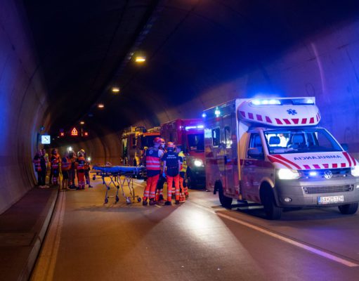 Zažili sme dopravnú nehodu v tuneli Sitina. Viete čo robiť a ako zachrániť život?